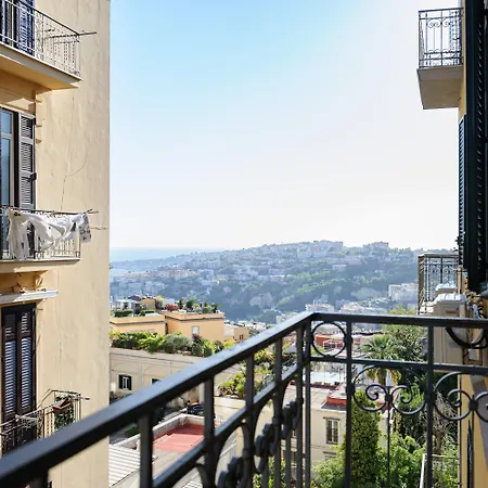Via Aniello Falcone 72b-2